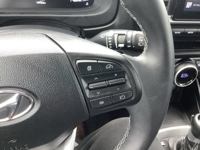 Certified 2025 Hyundai Venue SEL FWD image 22