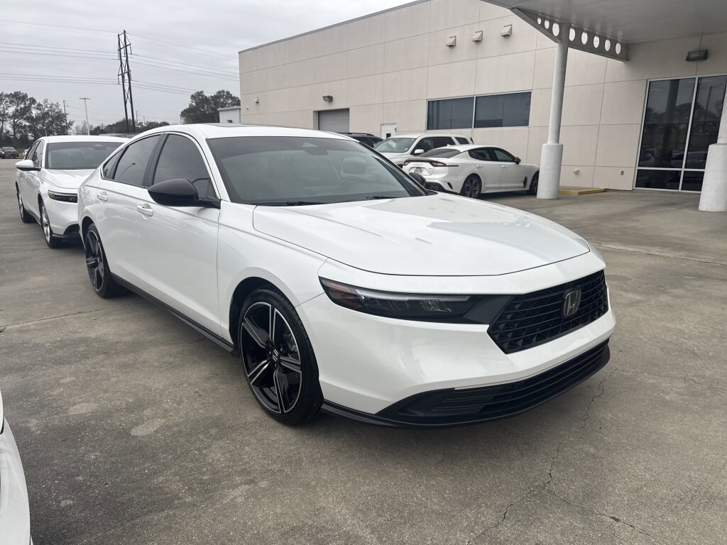 Used 2023 Honda Accord Sport image 3