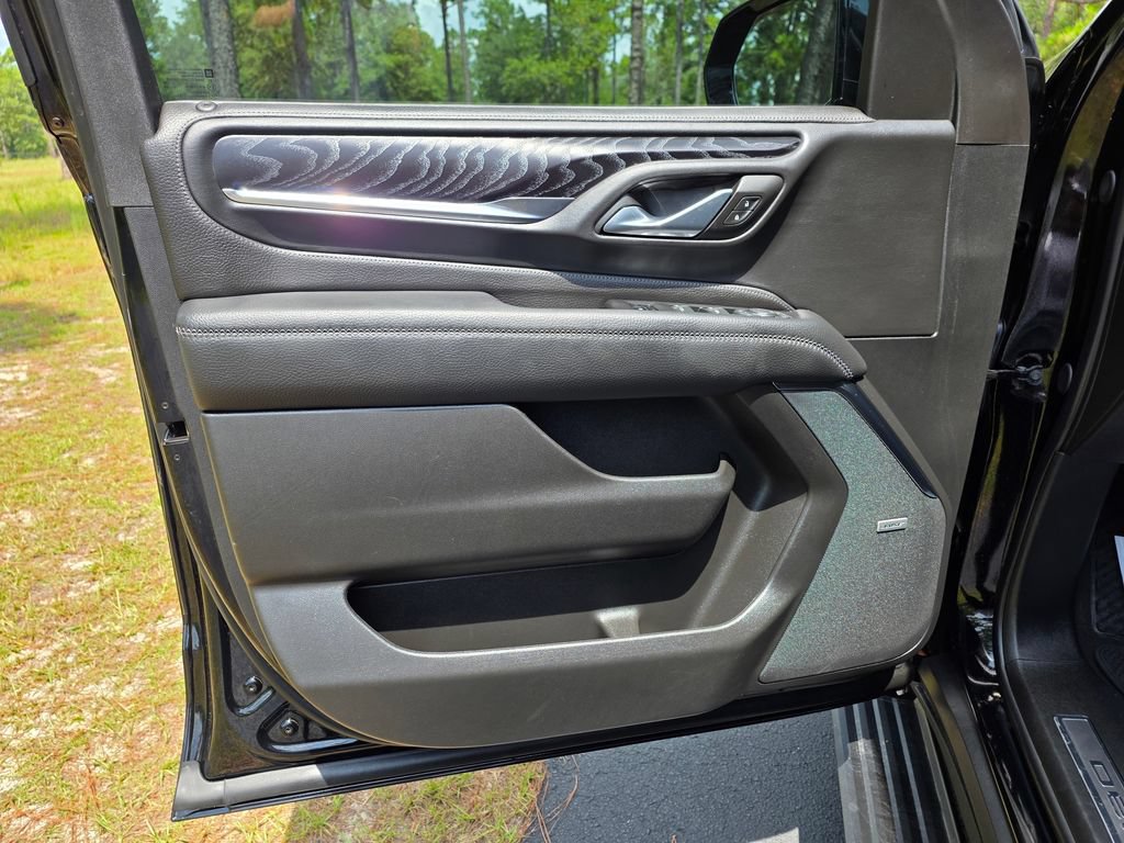 Used 2024 GMC Yukon XL Denali w/ Denali Reserve Package AWD/4WD image 12