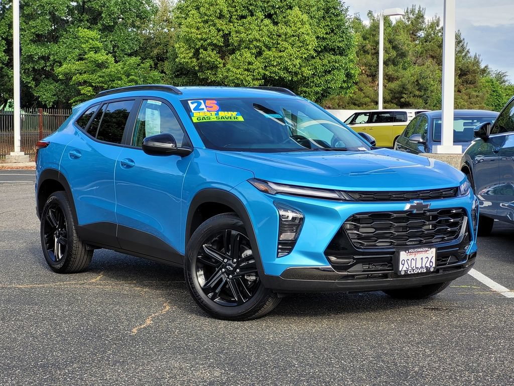 Used 2025 Chevrolet Trax ACTIV w/ Driver Confidence Package FWD image 2