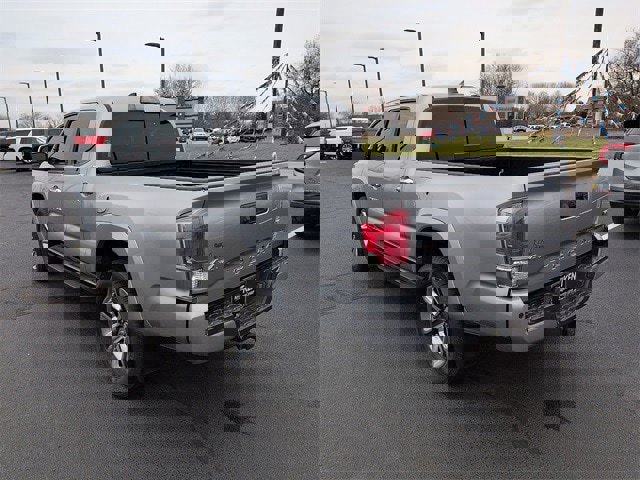 Used 2017 Toyota Tacoma Limited image 4