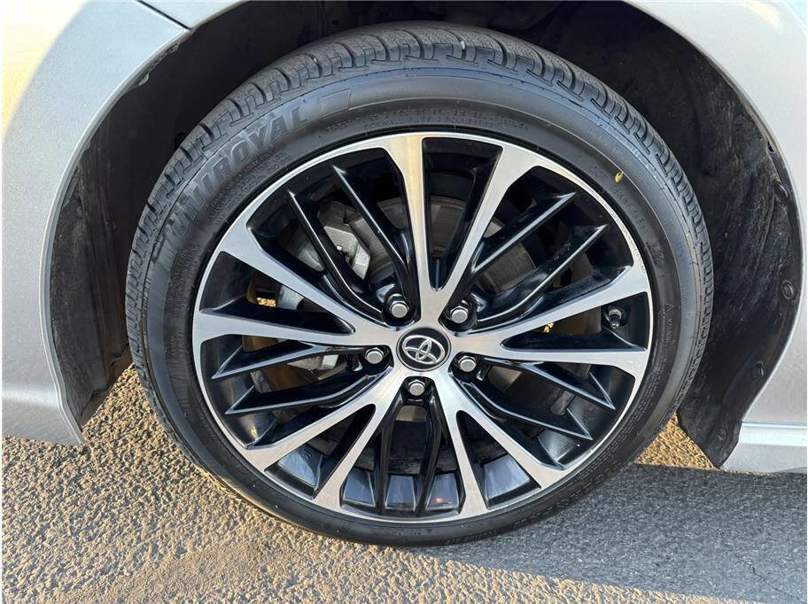 Used 2018 Toyota Camry SE image 16