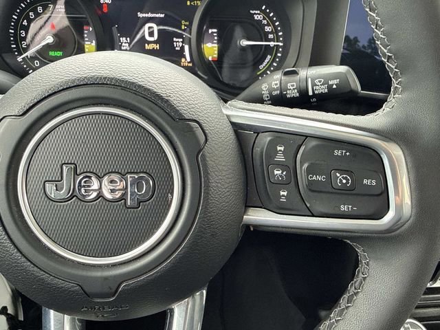 Used 2025 Jeep Wrangler Unlimited Sahara AWD/4WD image 17