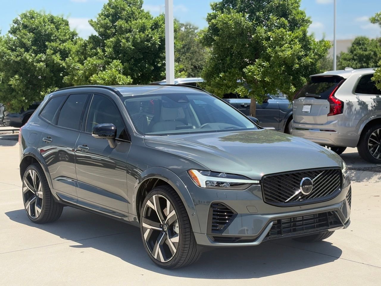 New 2026 Volvo XC60 T8 Ultra w/ Protection Package Premier image 3