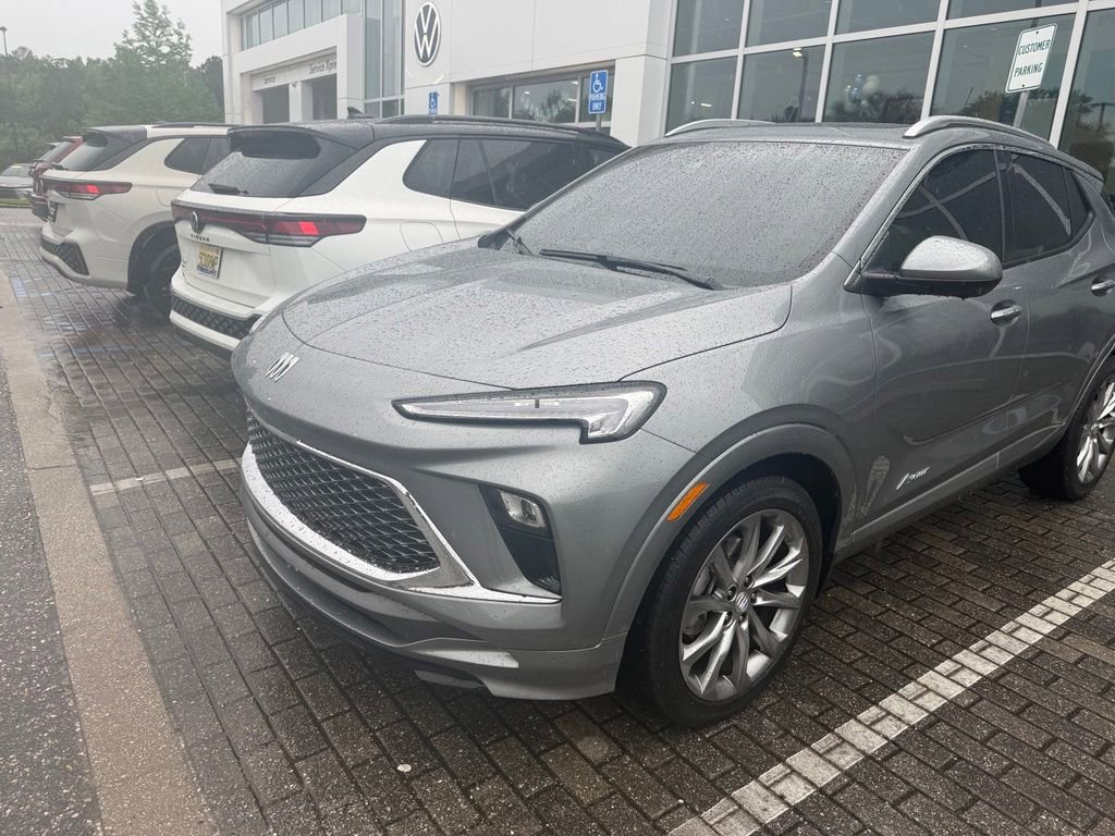 Used 2024 Buick Encore GX Avenir w/ Avenir Technology Package FWD image 2