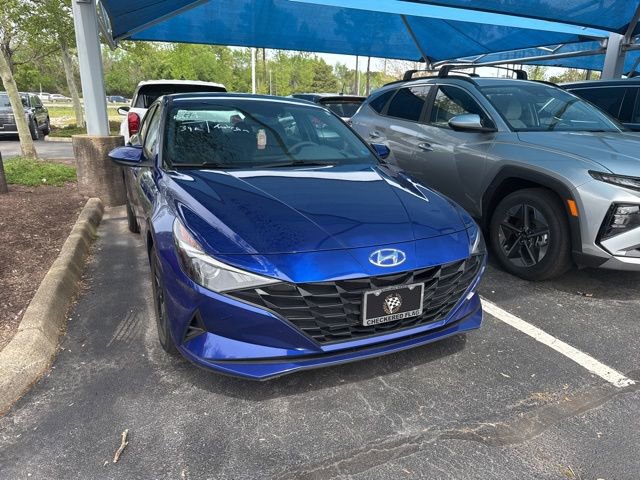 Used 2023 Hyundai Elantra SEL image 2