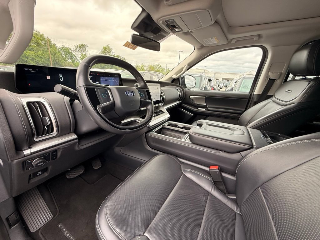 Used 2025 Ford Expedition Platinum AWD/4WD image 26