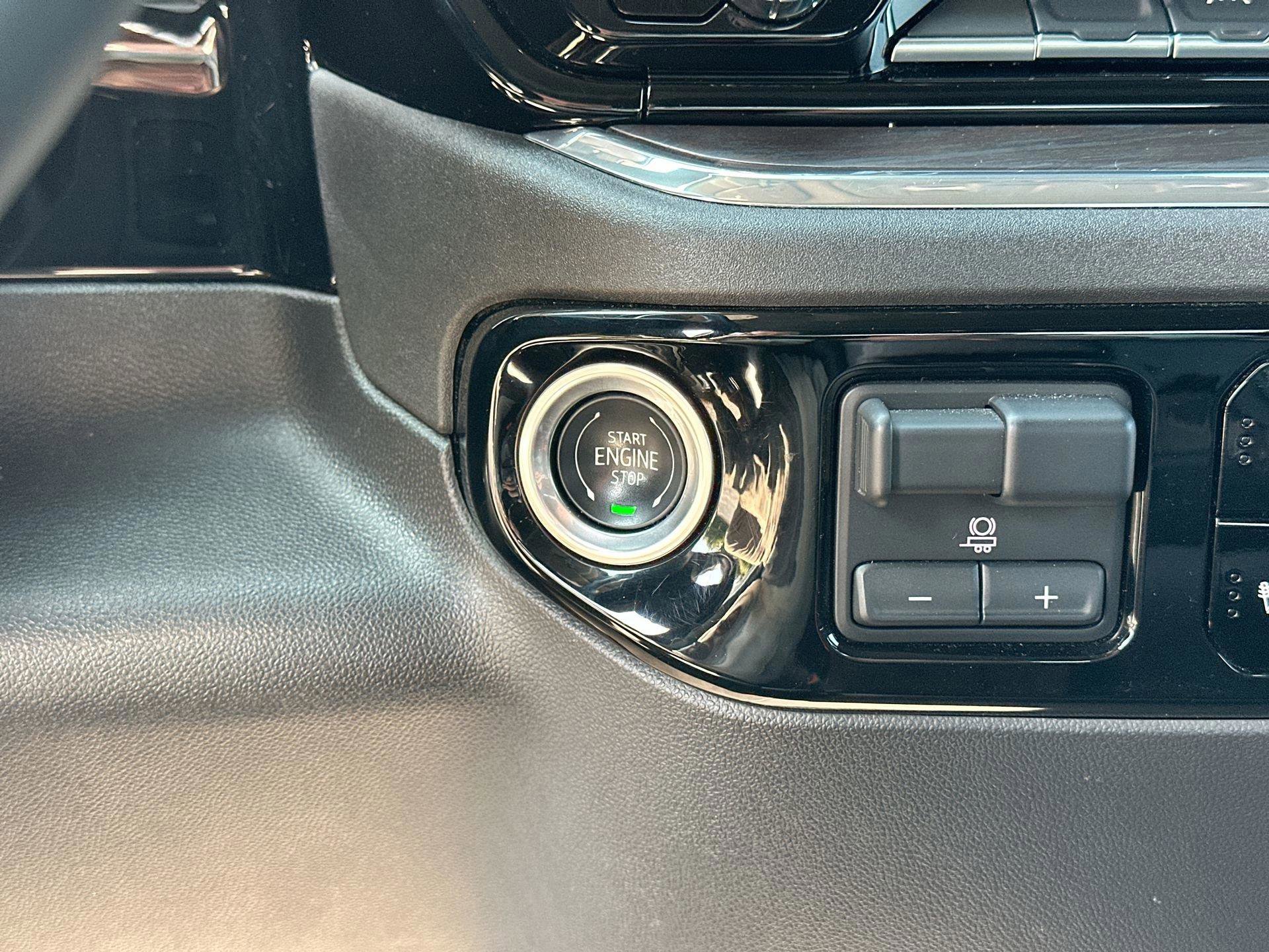 Used 2025 GMC Sierra 1500 SLT image 28