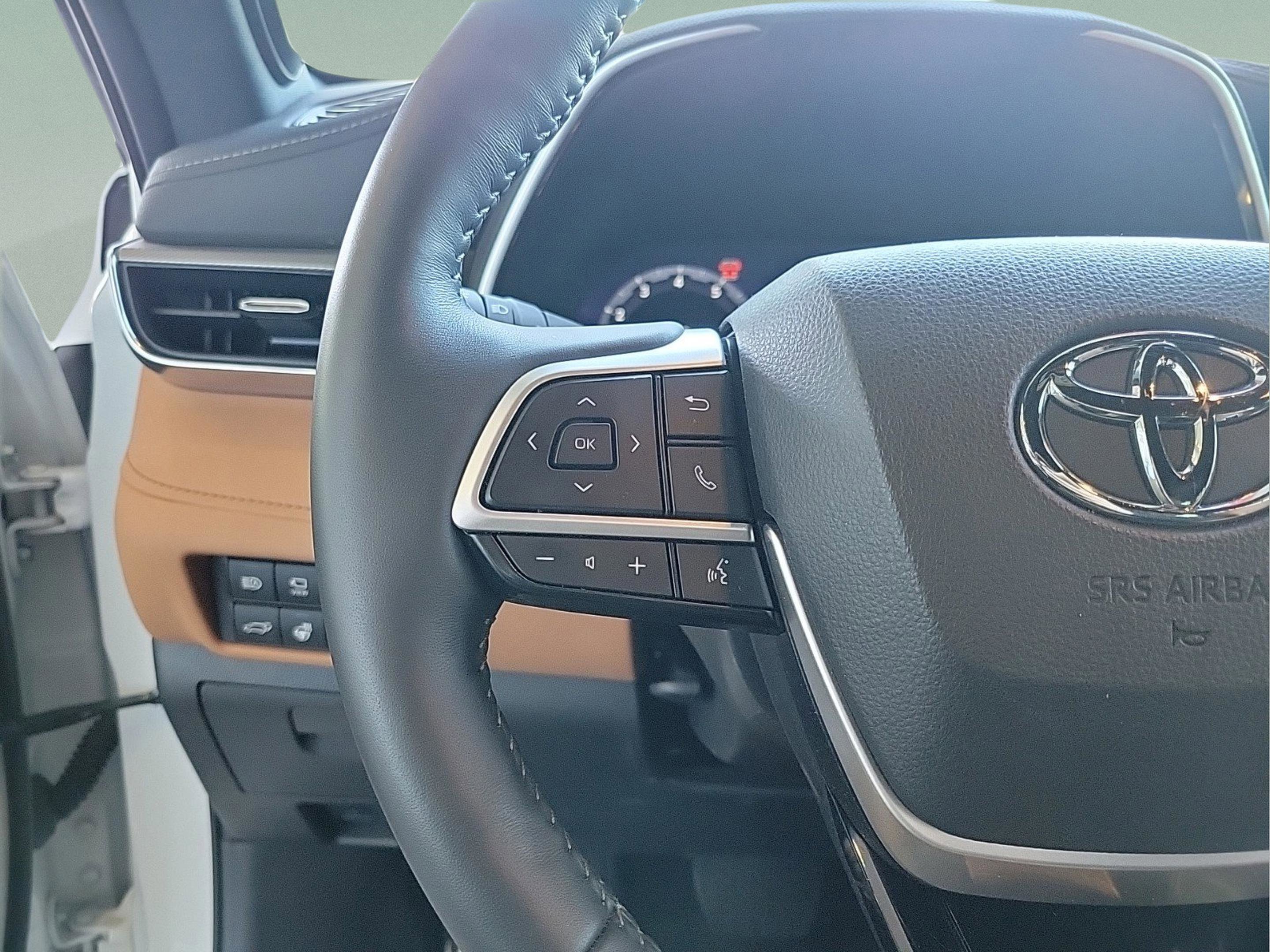 Used 2024 Toyota Highlander Platinum image 22