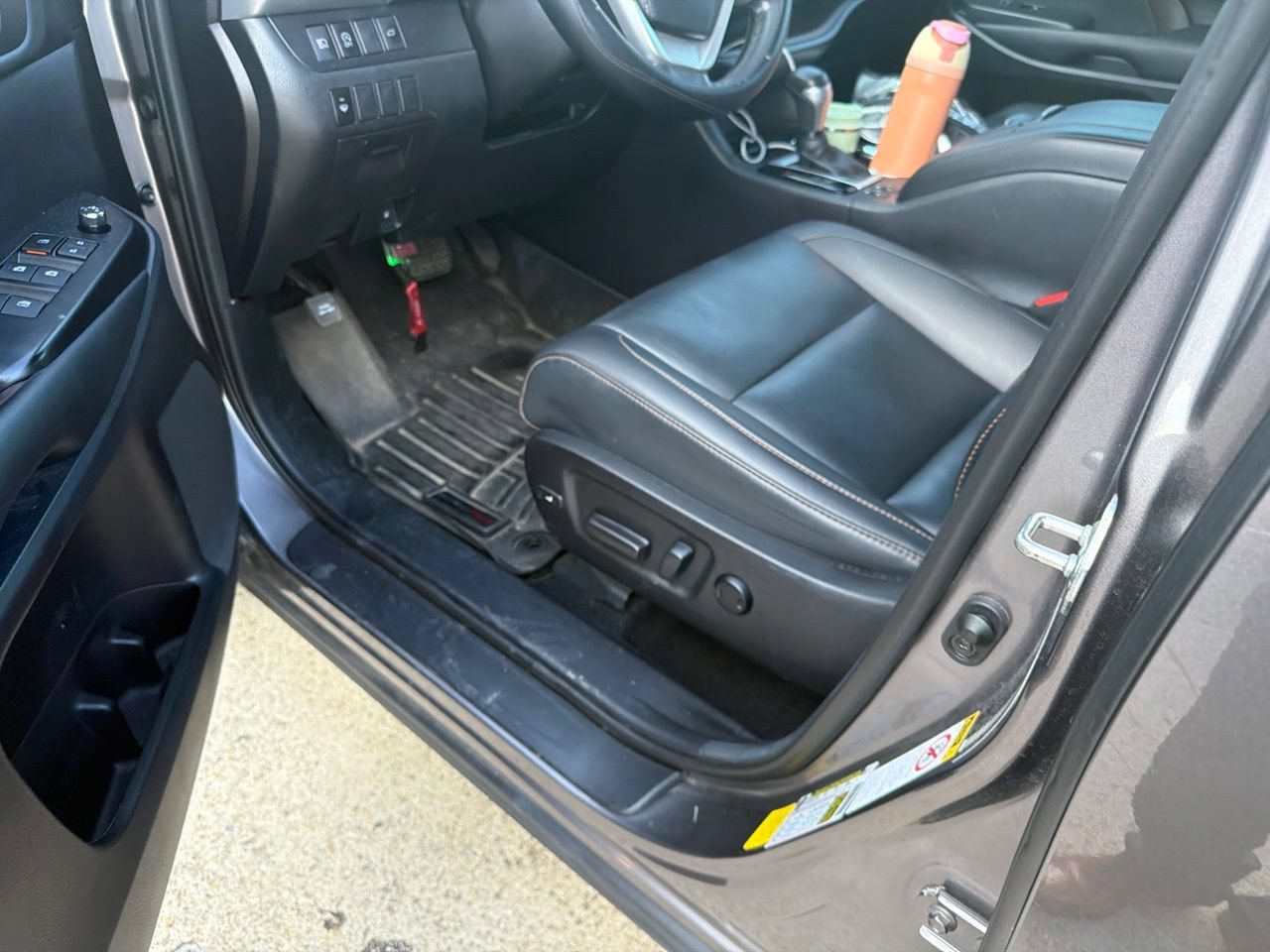 Used 2019 Toyota Highlander XLE FWD image 9