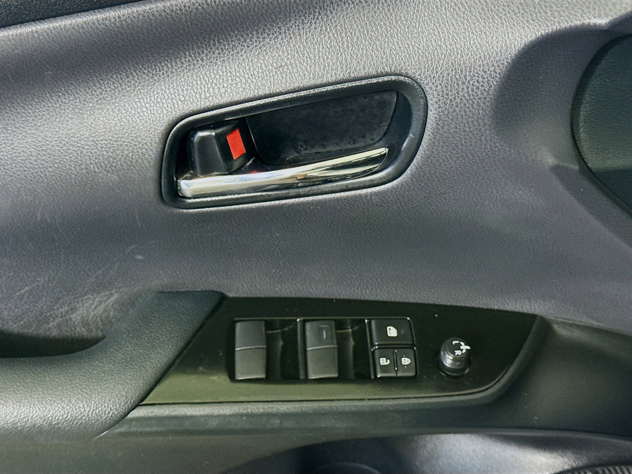 Used 2021 Toyota Prius LE FWD image 24