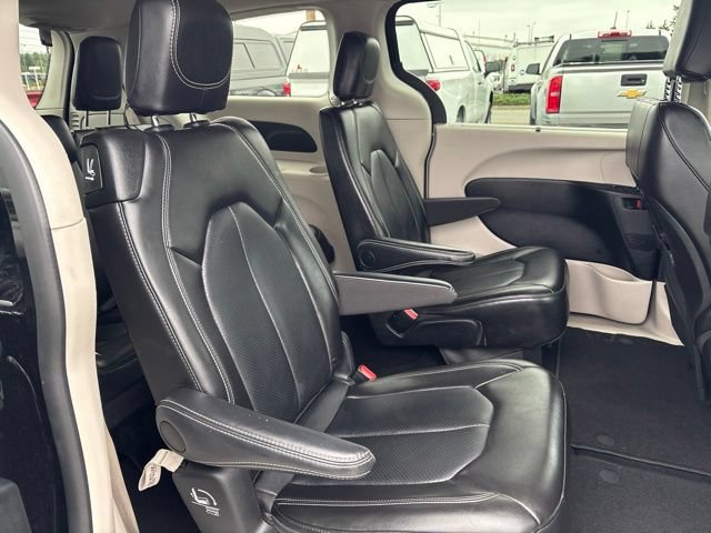 Used 2024 Chrysler Pacifica Touring-L FWD image 34
