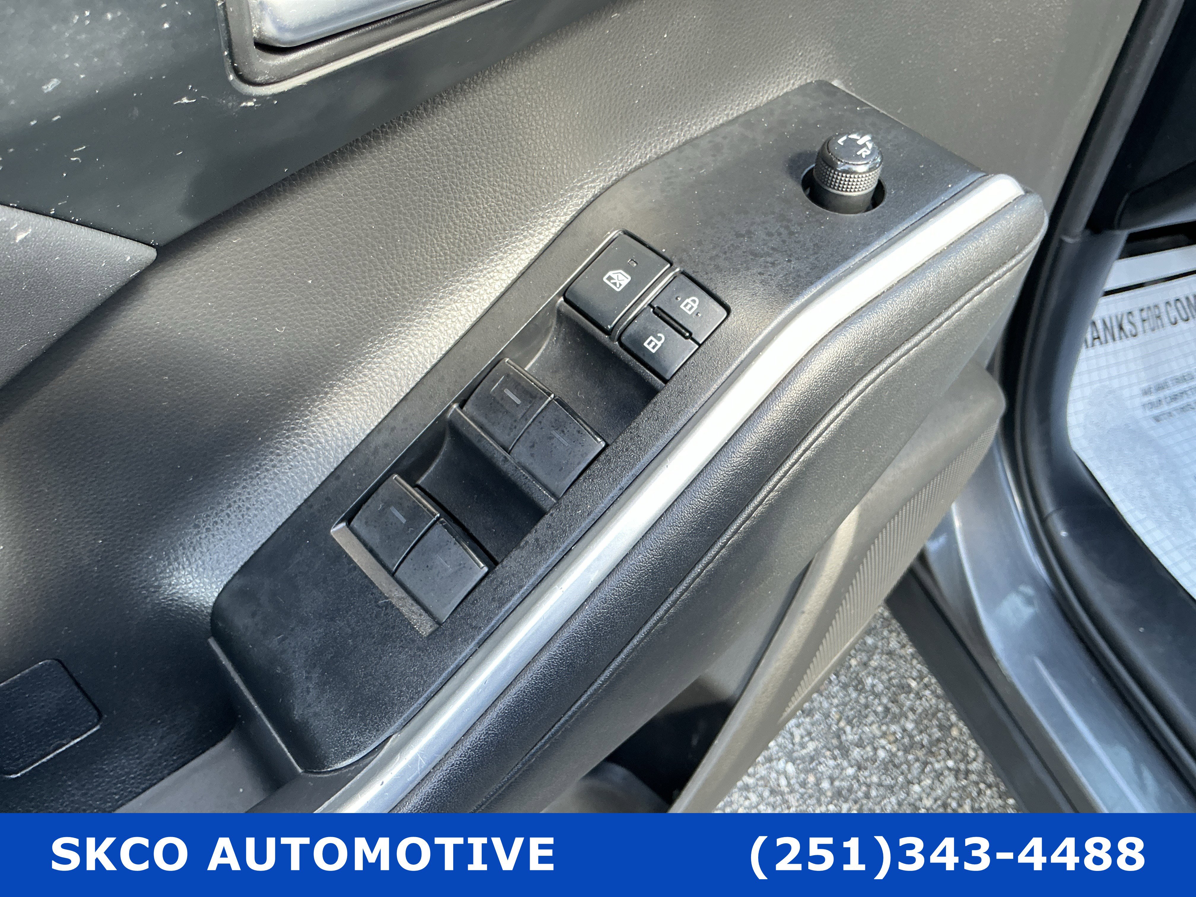 Used 2021 Toyota Highlander XLE FWD image 22