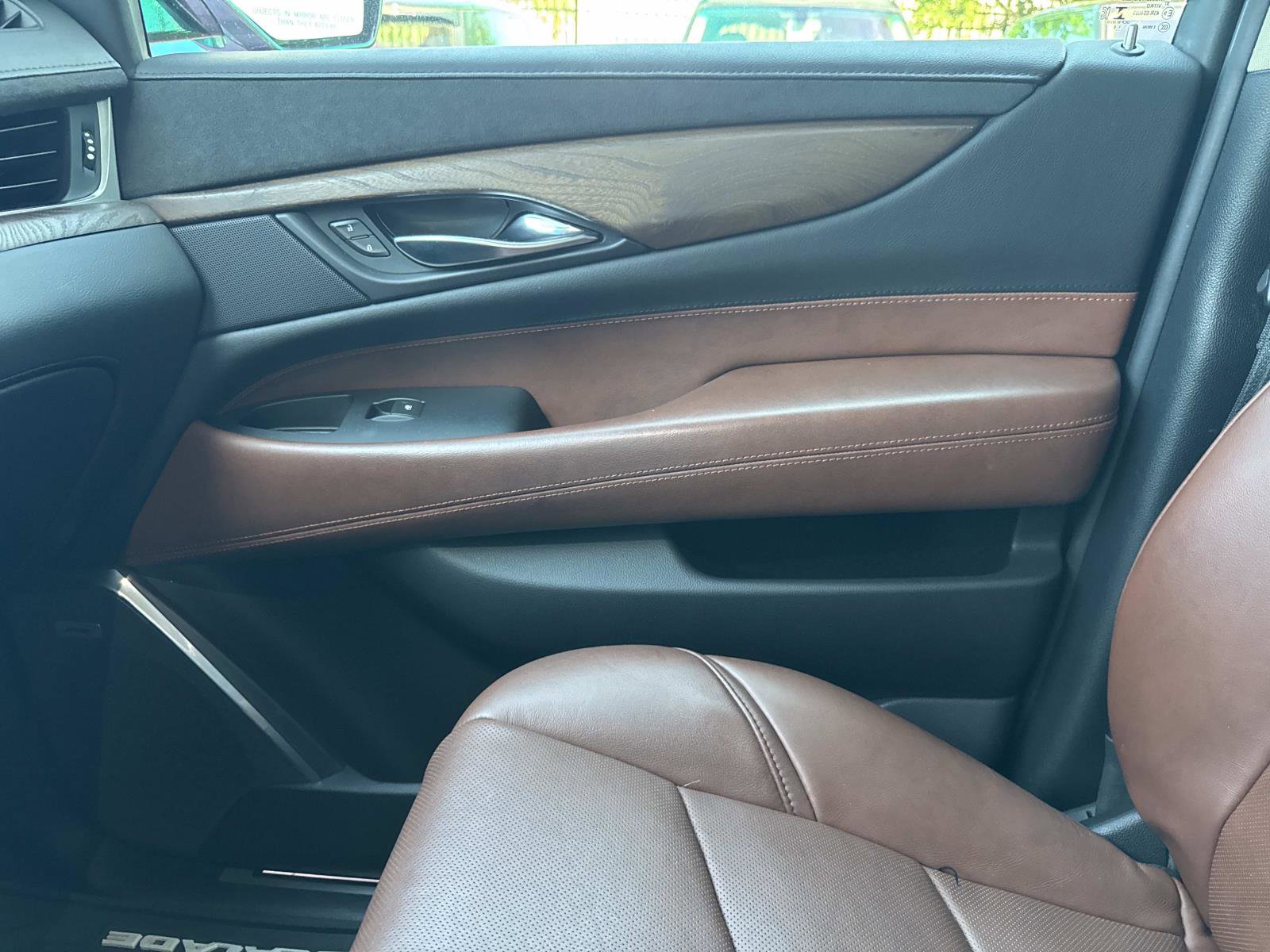 Used 2019 Cadillac Escalade Premium Luxury image 26