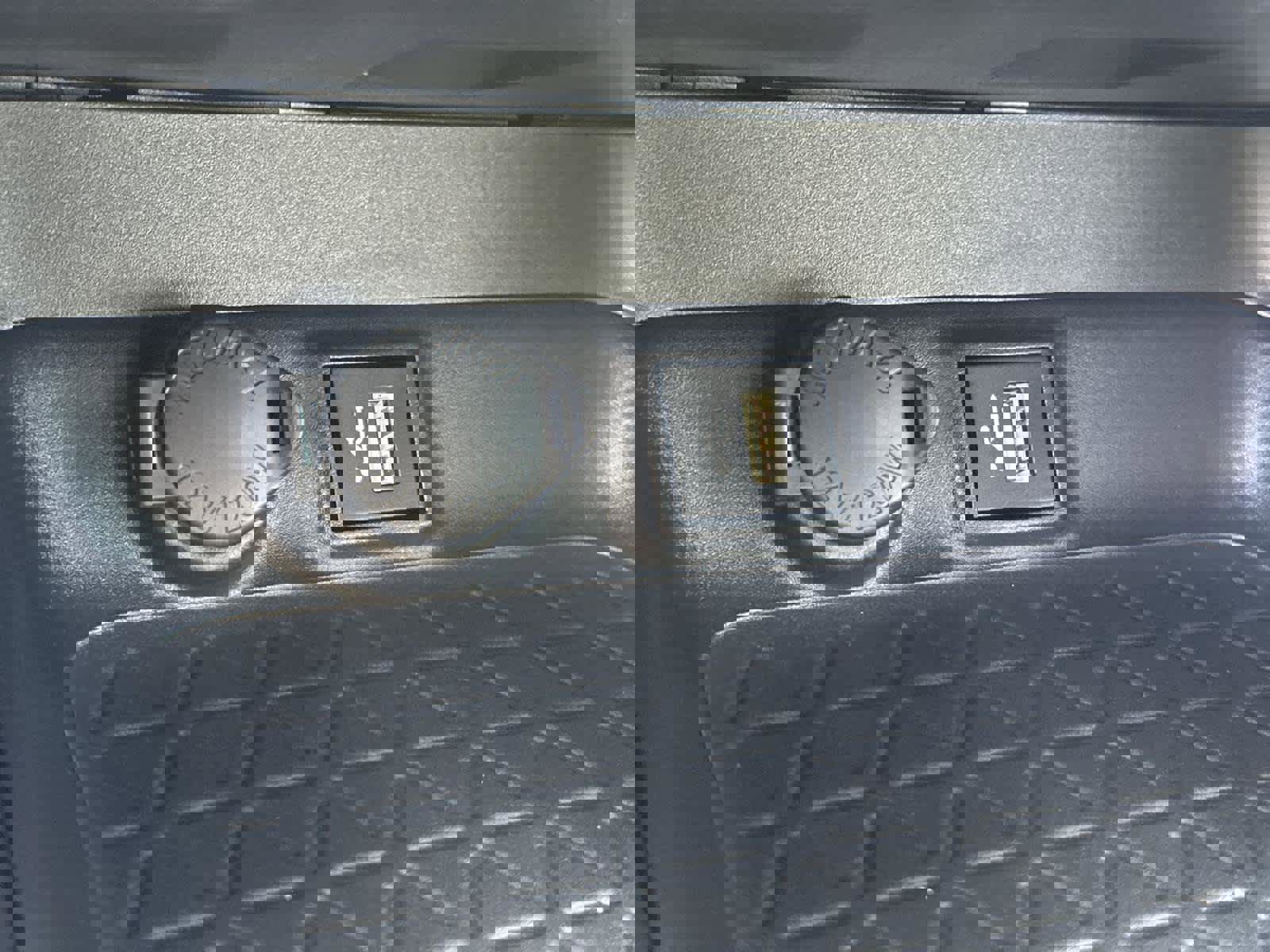 Used 2025 Toyota RAV4 XLE Premium image 26