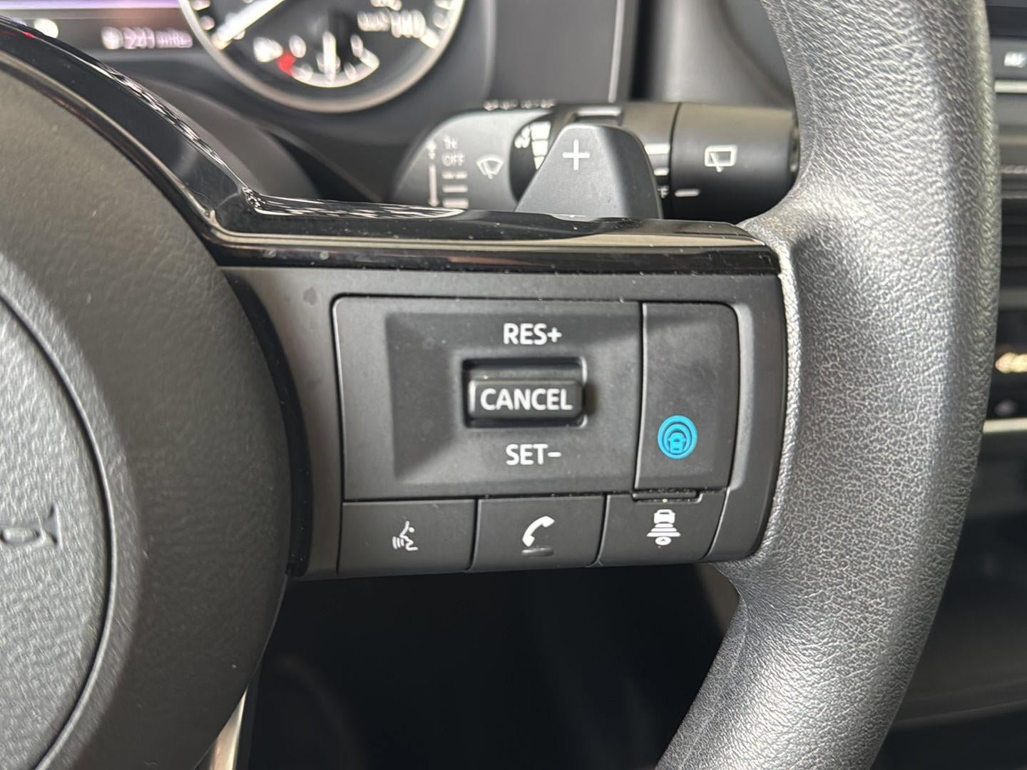 Used 2023 Nissan Rogue SV image 17
