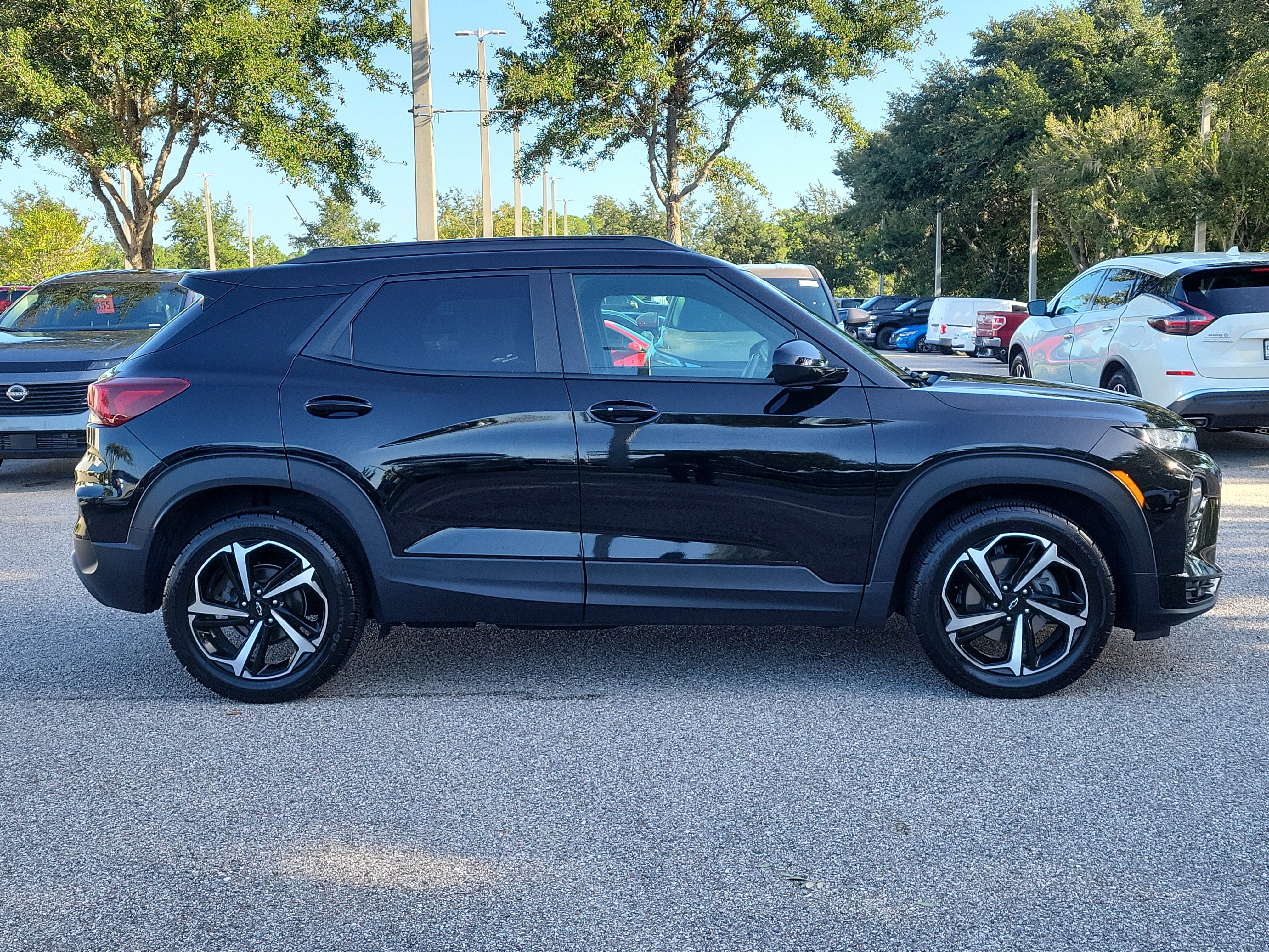 Used 2023 Chevrolet TrailBlazer RS w/ Sun and Liftgate Package FWD image 4