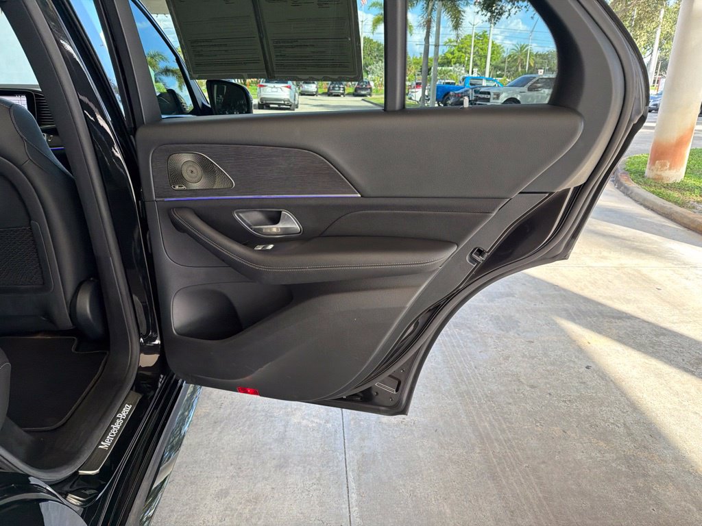 Used 2025 Mercedes-Benz GLE 350 4MATIC w/ AMG Line Exterior image 37