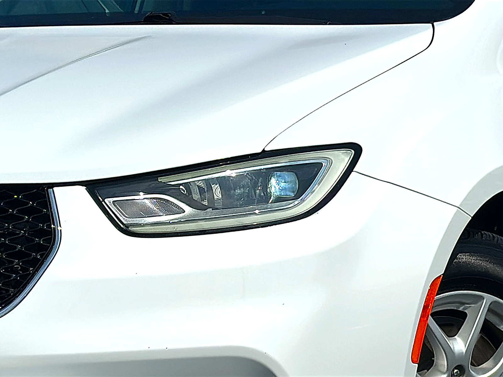 Used 2022 Chrysler Pacifica Touring-L image 4