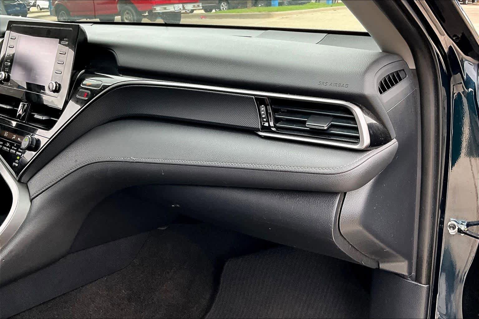 Used 2021 Toyota Camry SE FWD image 18