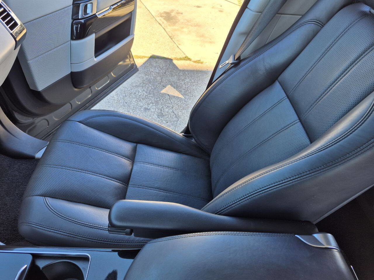 Used 2017 Land Rover Range Rover HSE image 27
