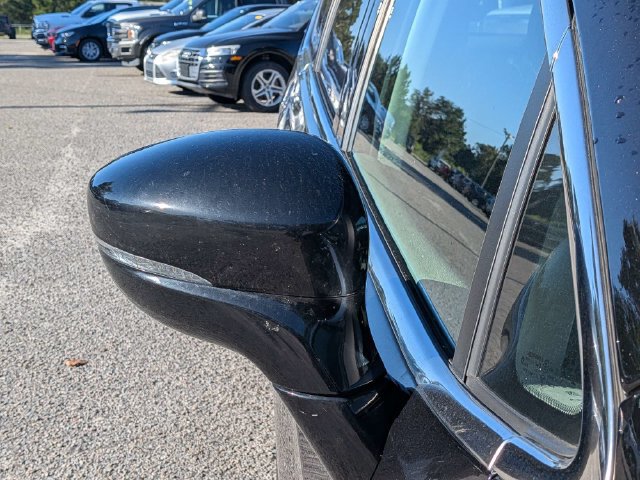 Used 2024 Chrysler Pacifica Touring-L FWD image 10