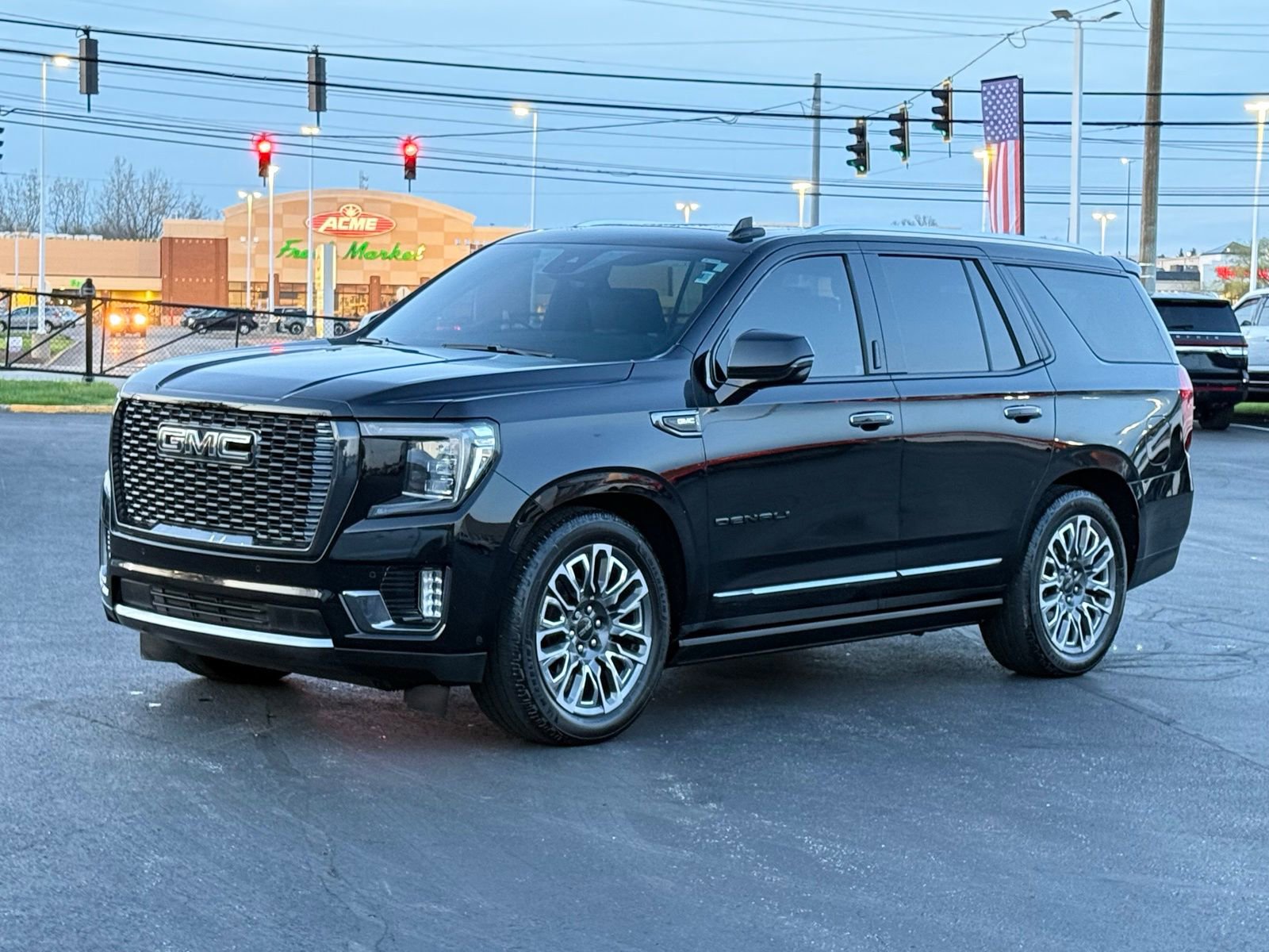 Used 2023 GMC Yukon Denali Ultimate AWD/4WD image 7