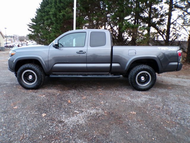 Used 2020 Toyota Tacoma SR5 image 2