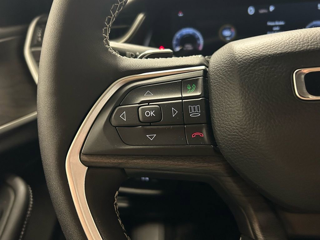 New 2025 Jeep Grand Cherokee Limited w/ Black Appearance Package image 10