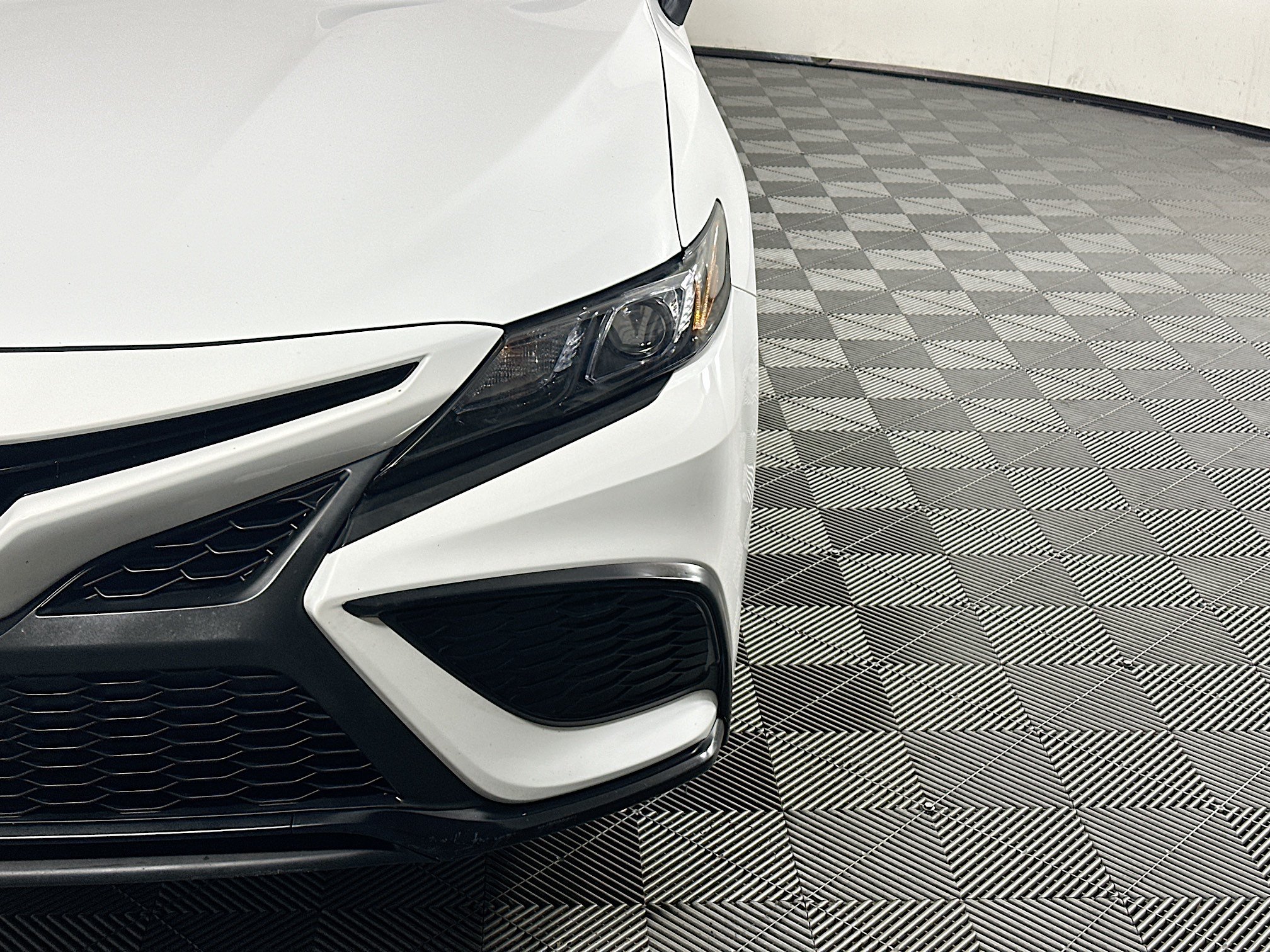 Used 2023 Toyota Camry SE w/ Audio Upgrade Package FWD image 9