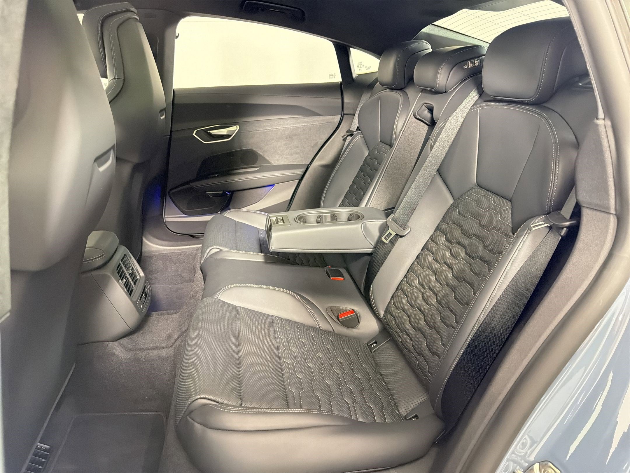 New 2026 Audi S e-tron GT Prestige image 12