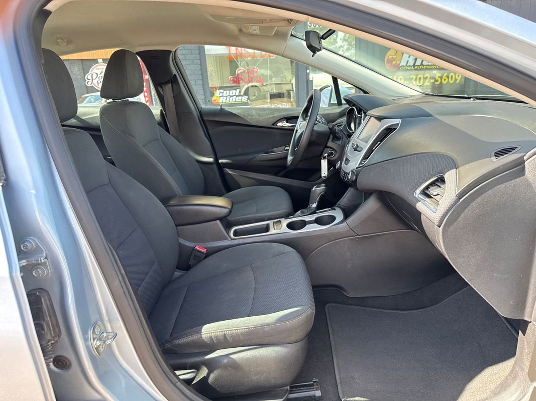 Used 2017 Chevrolet Cruze LS FWD image 17