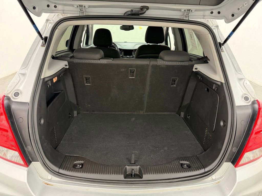 Used 2020 Chevrolet Trax LS w/ Tint and Cruise Package FWD image 5