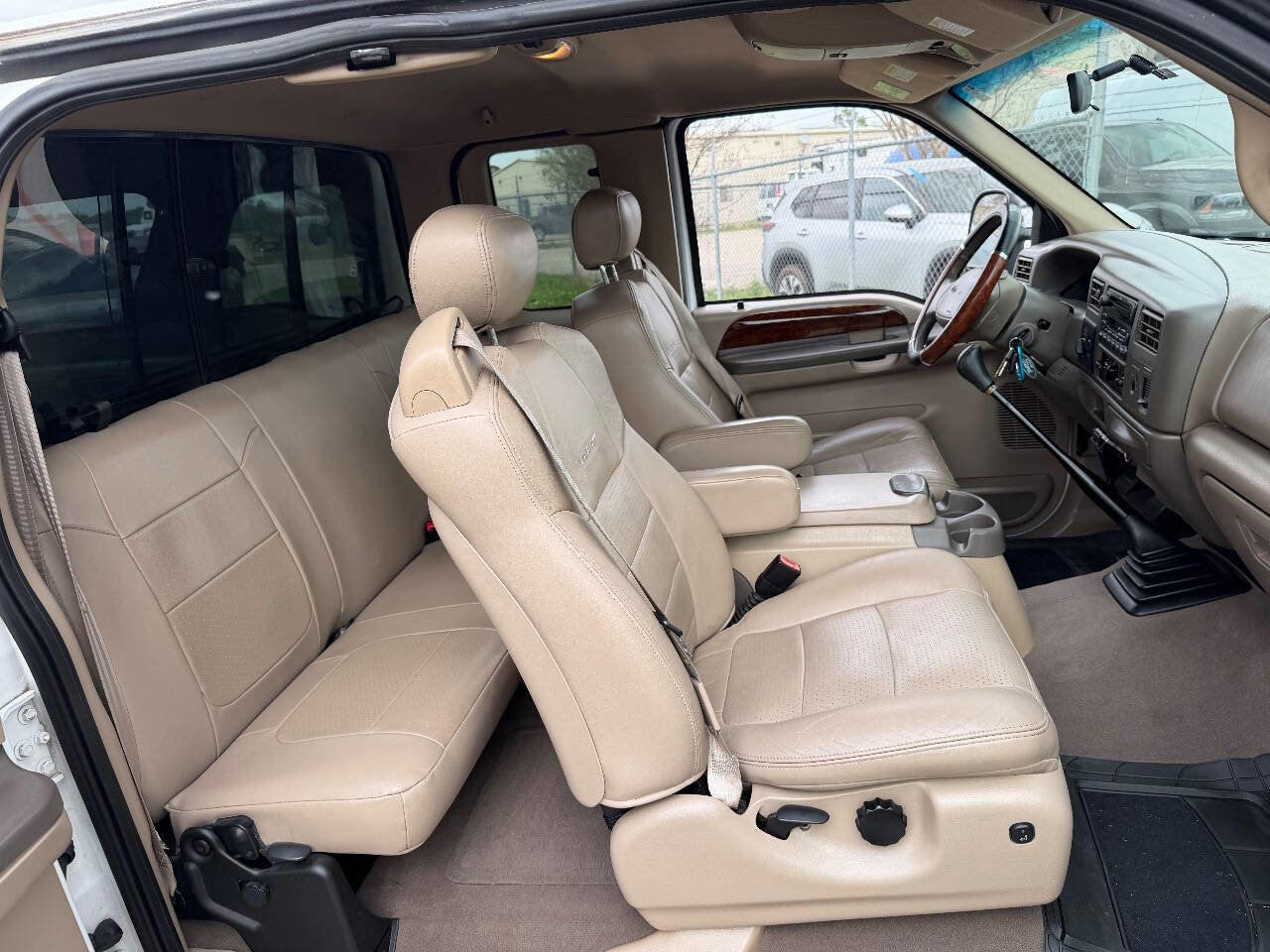 Used 2002 Ford F250 Lariat image 4