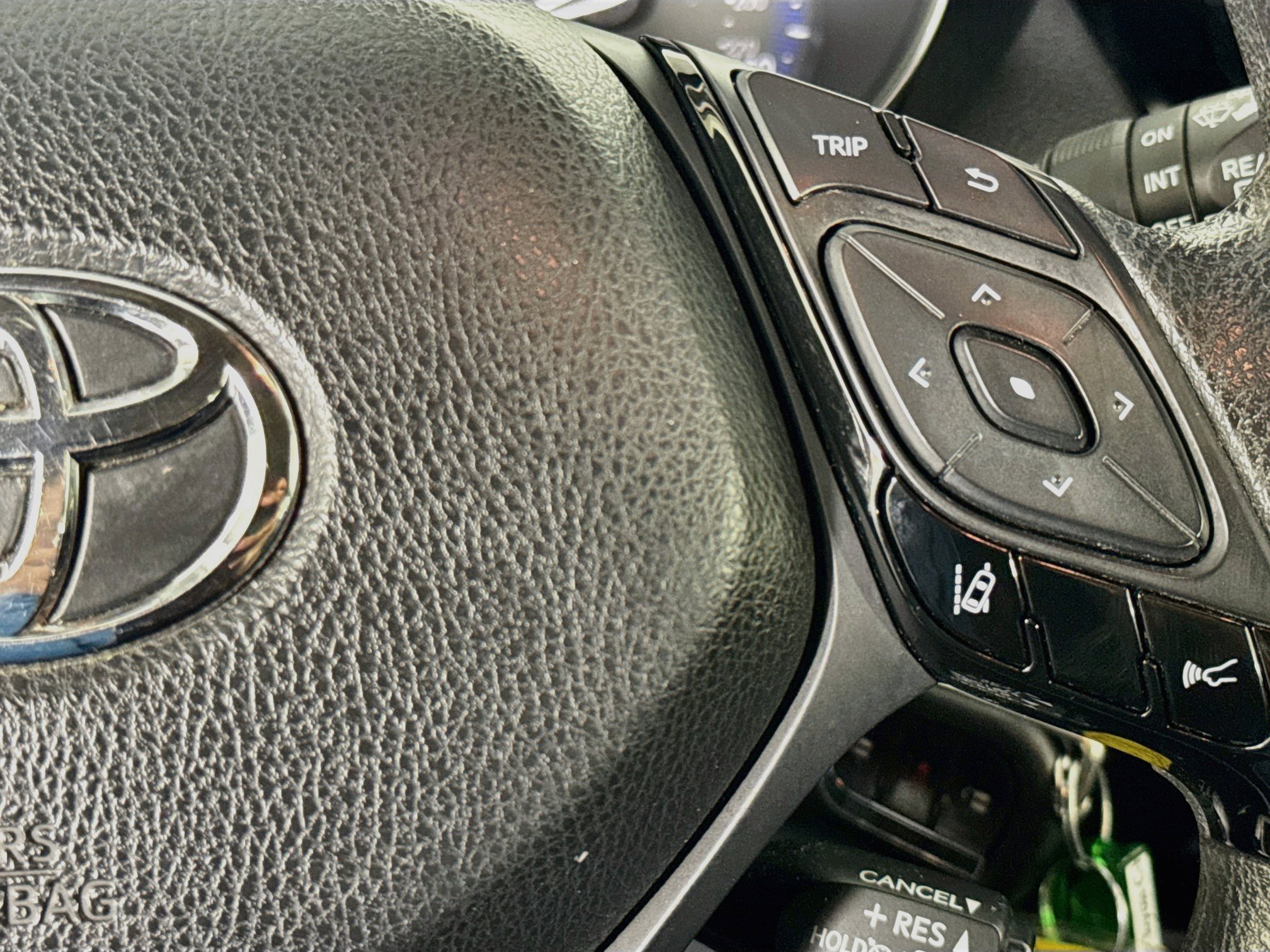 Used 2020 Toyota C-HR LE FWD image 13