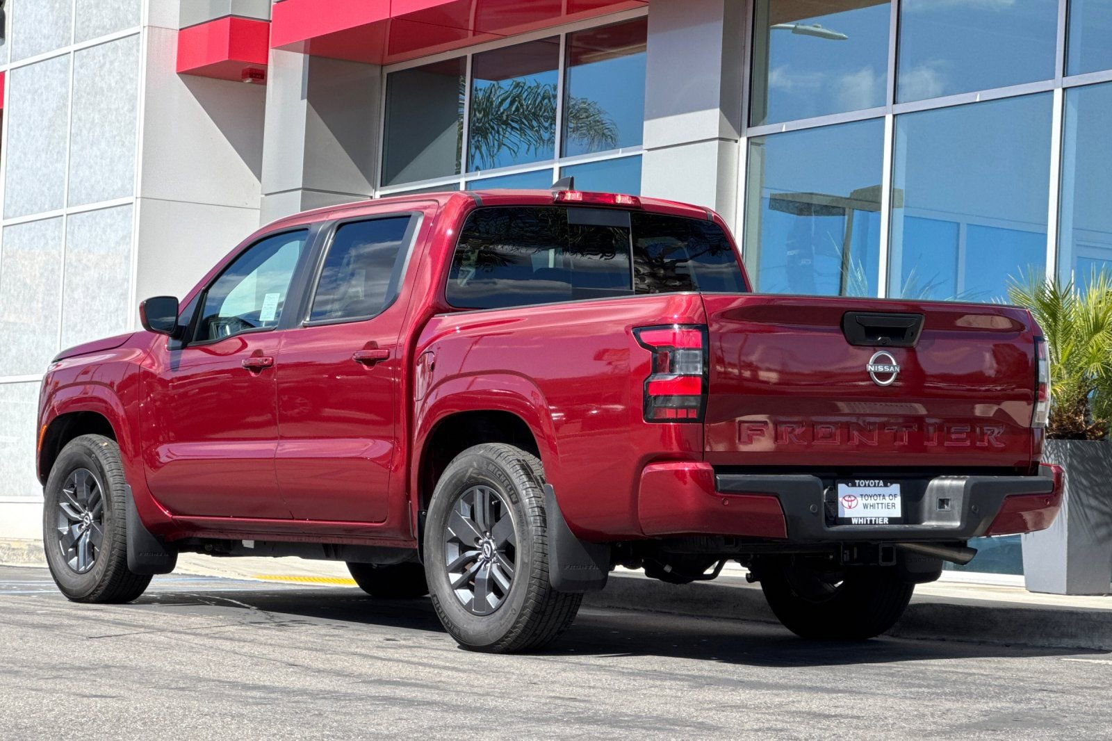Used 2025 Nissan Frontier SV w/ SV Convenience Package image 7