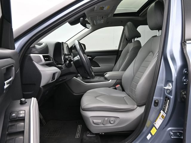 Used 2021 Toyota Highlander XLE FWD image 39