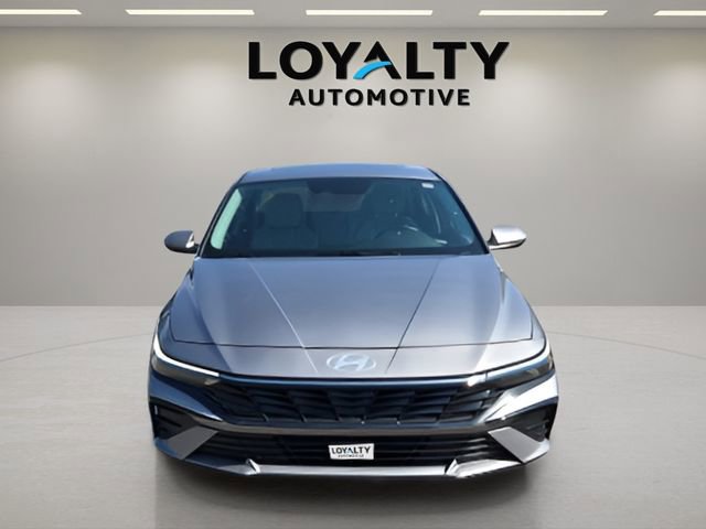 Used 2025 Hyundai Elantra Limited image 8