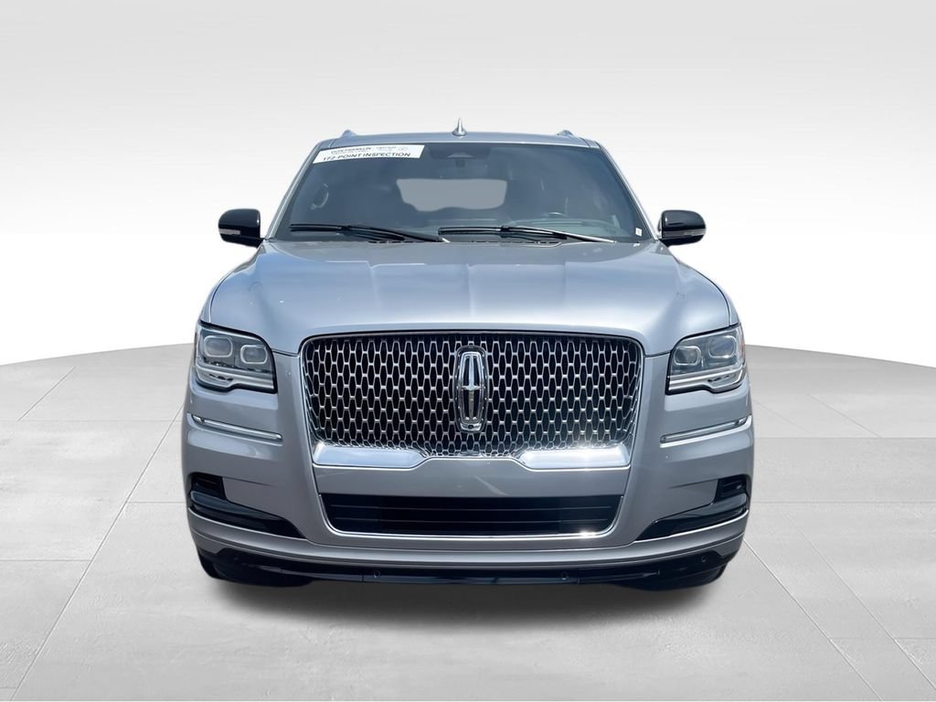 Used 2023 Lincoln Navigator Reserve AWD/4WD image 3