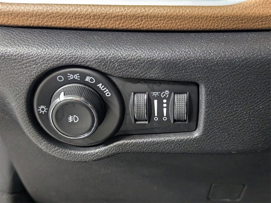 Used 2018 Chrysler Pacifica Limited w/ Advanced Safetytec Group image 13