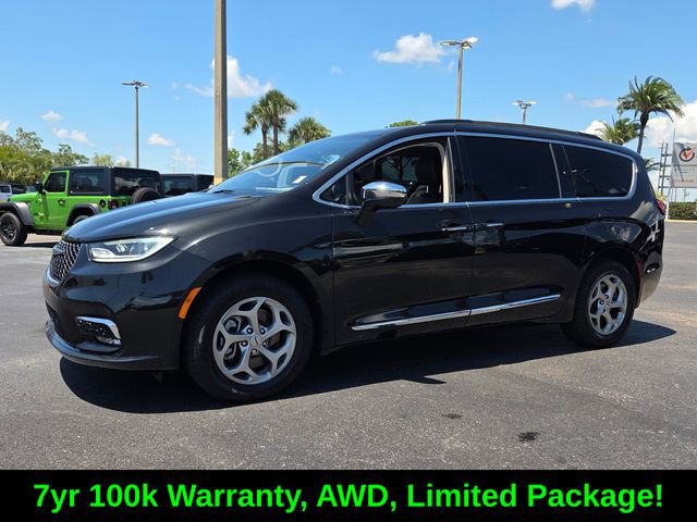 Used 2022 Chrysler Pacifica Limited w/ Uconnect Theater Family Group AWD/4WD image 3