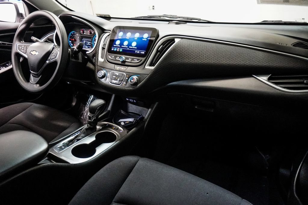 Used 2024 Chevrolet Malibu LS FWD image 9