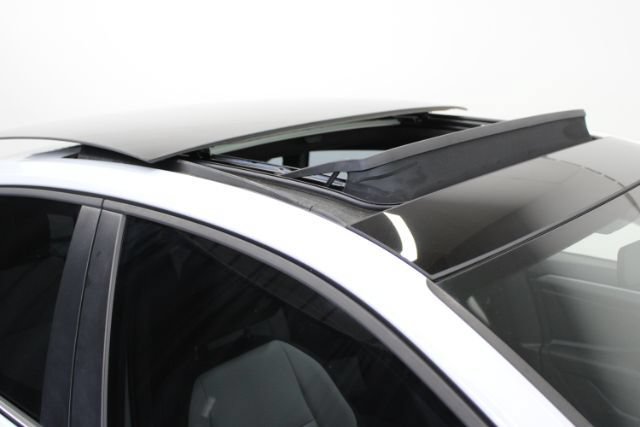Used 2019 Volkswagen Jetta R-Line w/ R-Line Cold Weather Package FWD image 8