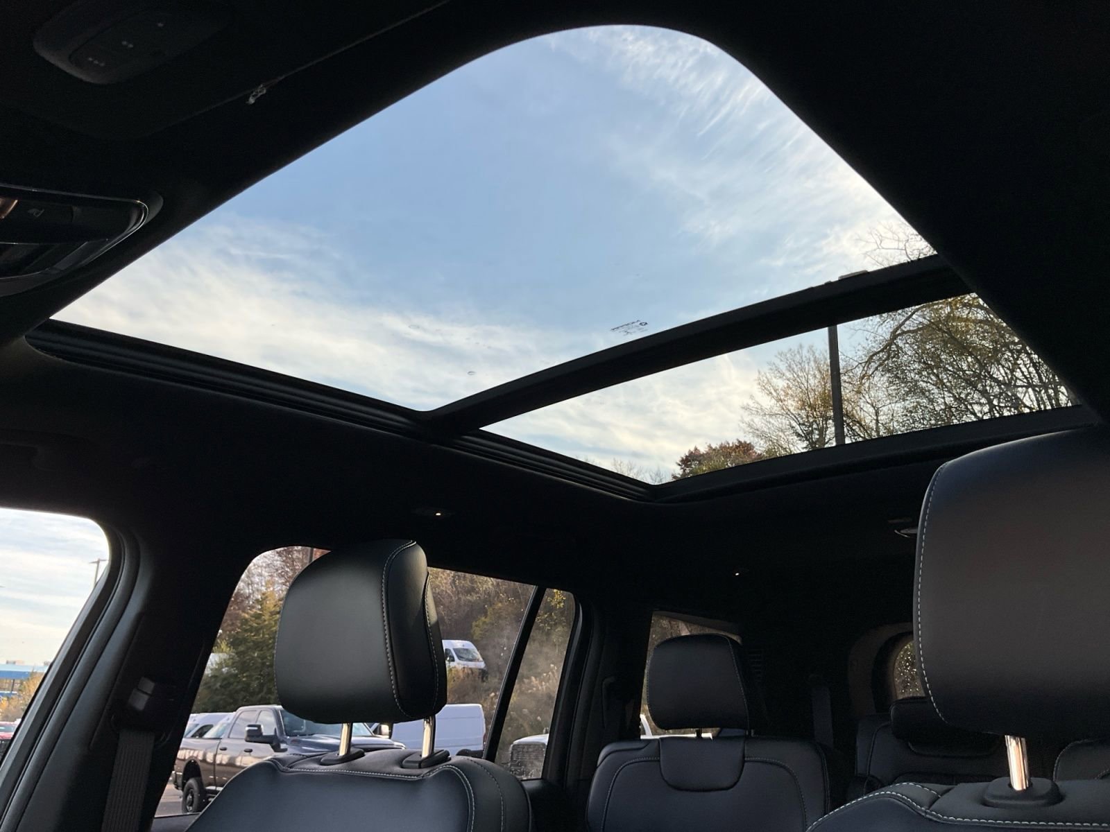 New 2025 Jeep Grand Cherokee L Limited w/ Trailer Tow Package image 32