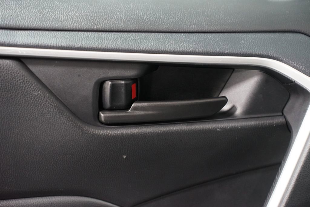 Certified 2025 Toyota RAV4 LE image 31