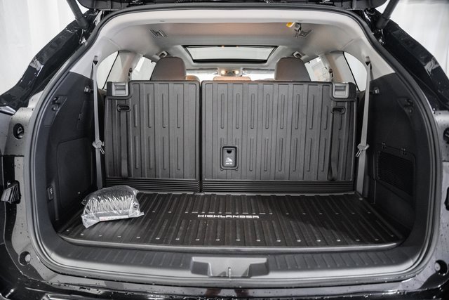 New 2025 Toyota Highlander Platinum image 9