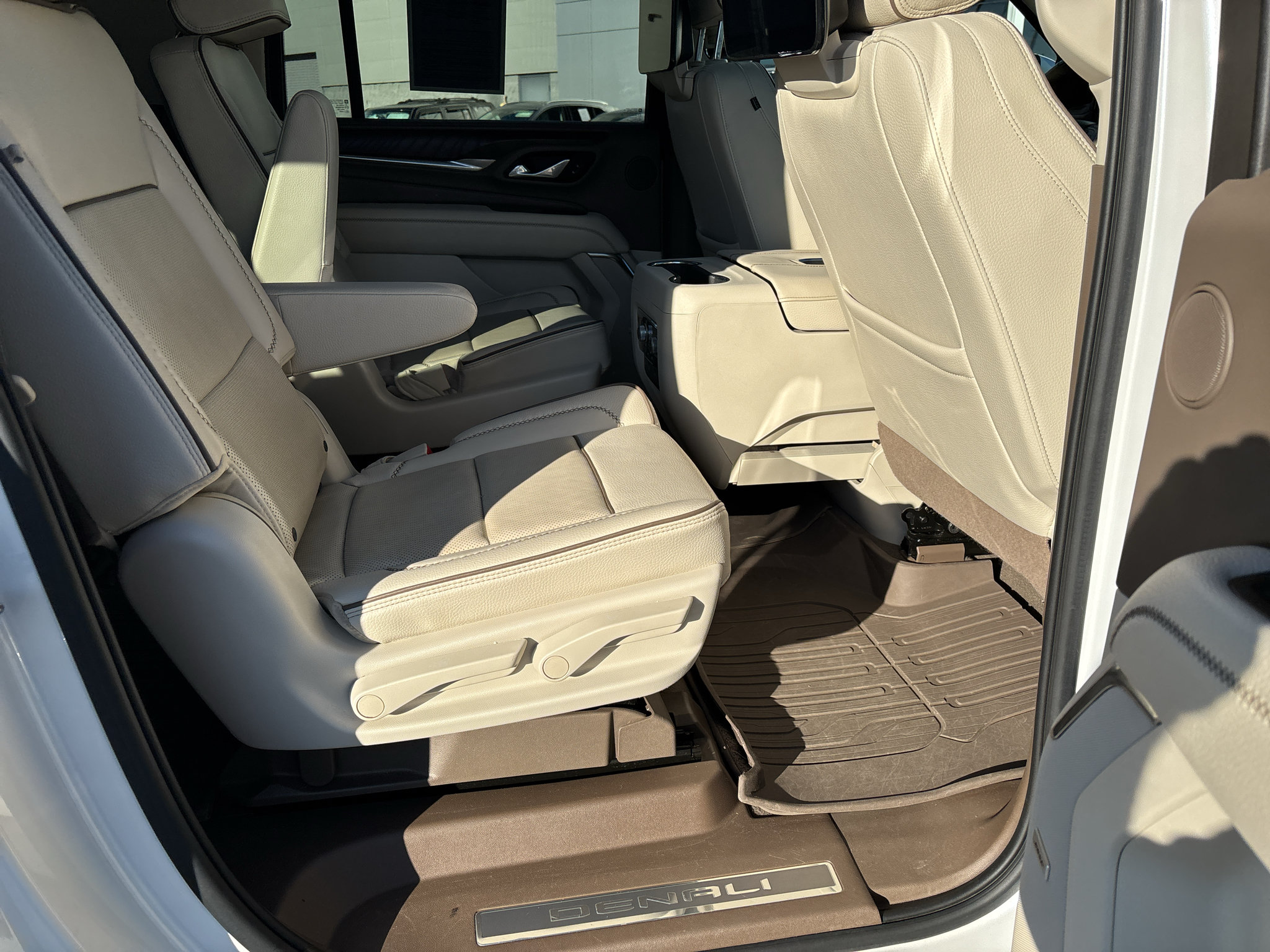 Used 2023 GMC Yukon XL Denali w/ Advanced Technology Package RWD image 31