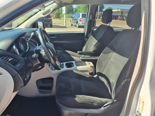 Used 2016 Dodge Grand Caravan SXT w/ Rear Park Assist Package image 18