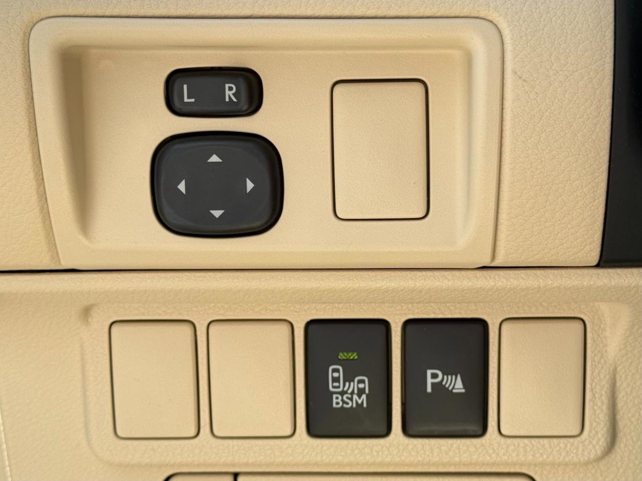 Used 2013 Lexus ES 300h w/ Luxury Pkg image 21