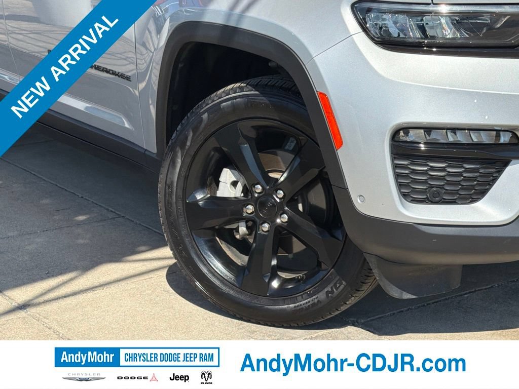 Used 2025 Jeep Grand Cherokee Limited w/ Luxury Tech Group II AWD/4WD image 10